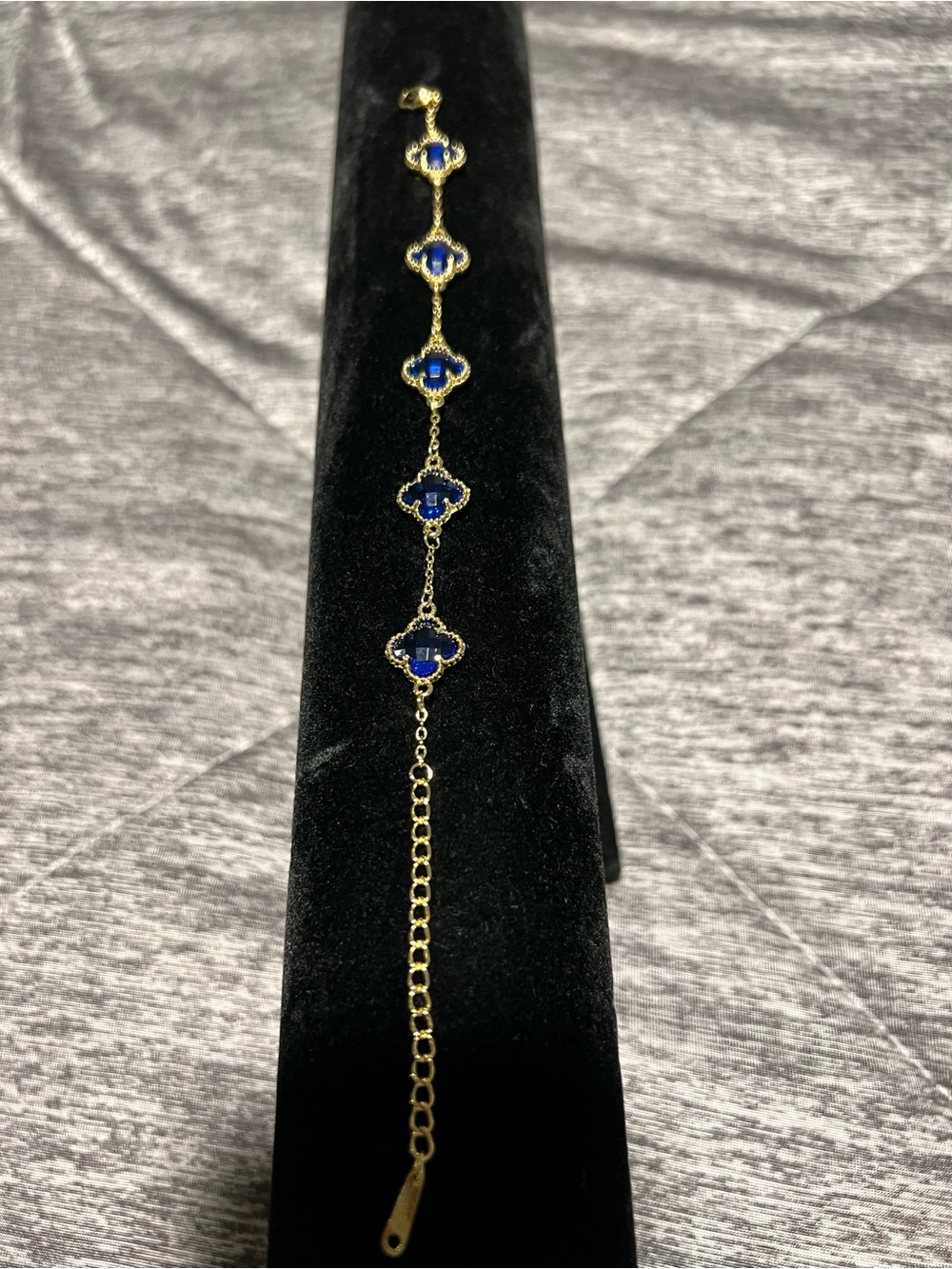Gold-Tone Bracelet with Blue Enamel Clover Accents never wormed